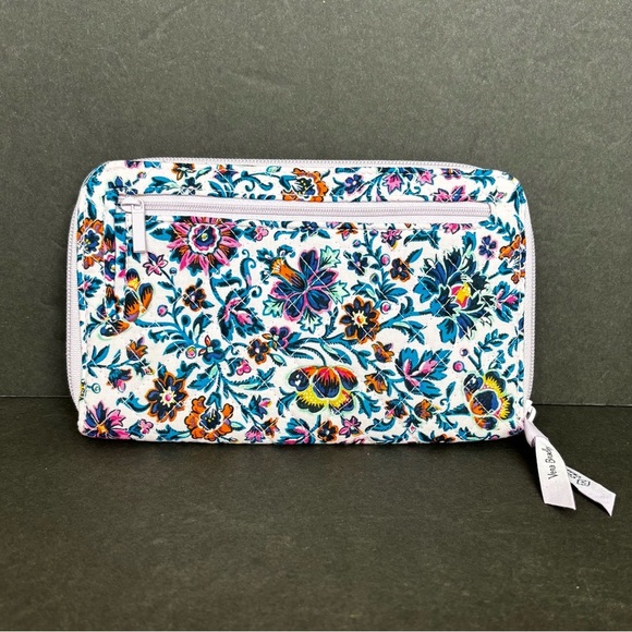 Vera Bradley RFID Deluxe Travel Wallet Magnifique Floral Flowers NWT - Picture 2 of 9